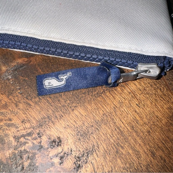 Vineyard Vines For Target White Wristlet Medium New With Tag - Picture 7 of 7